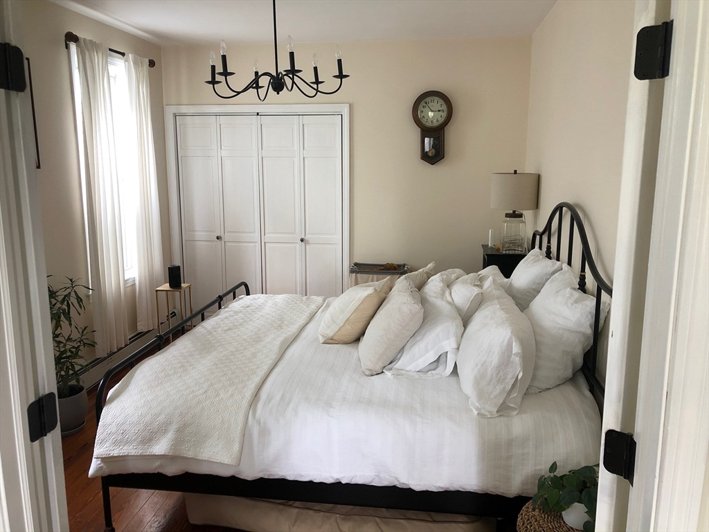 825 E 2nd, South Boston