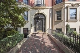 244 Beacon St, Back Bay