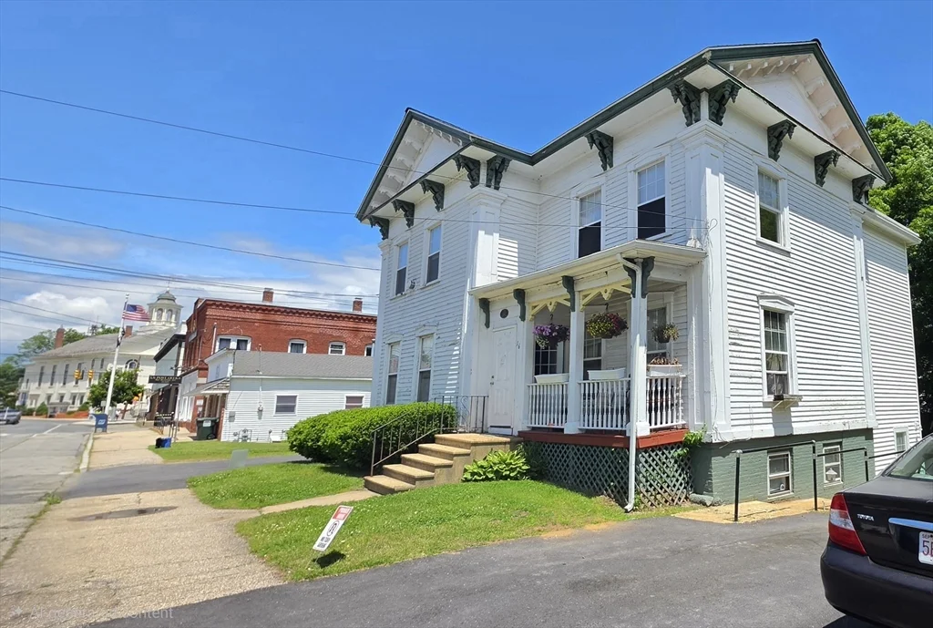 16 Central St, West Brookfield