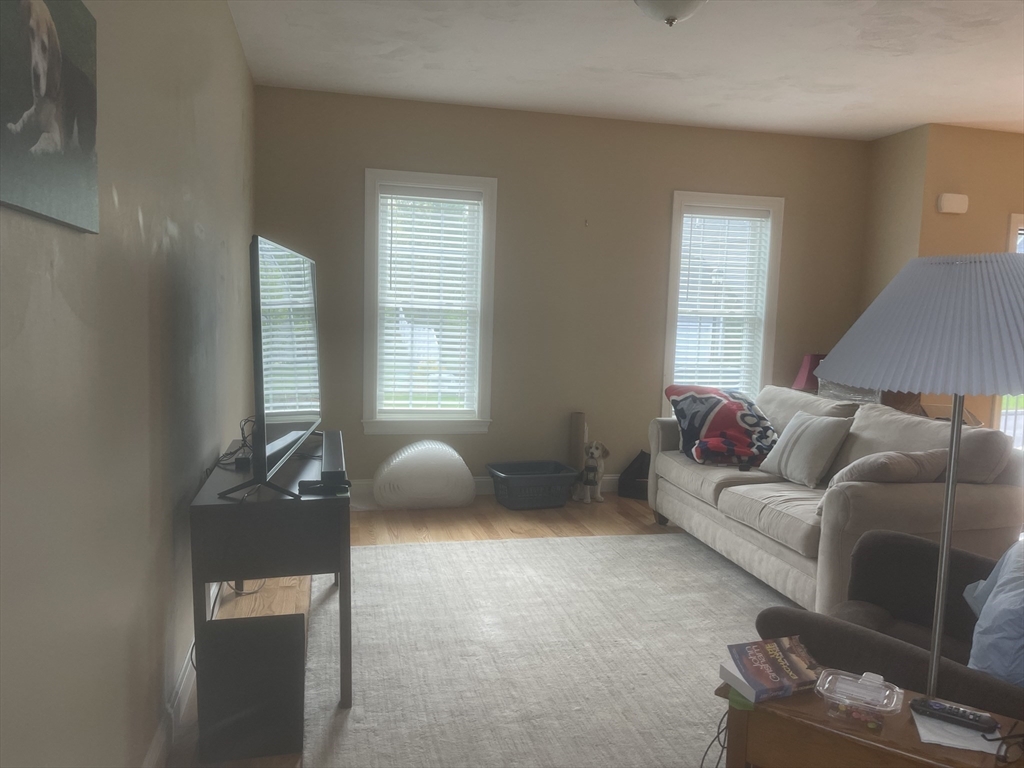 23 Skyview Dr, Millbury