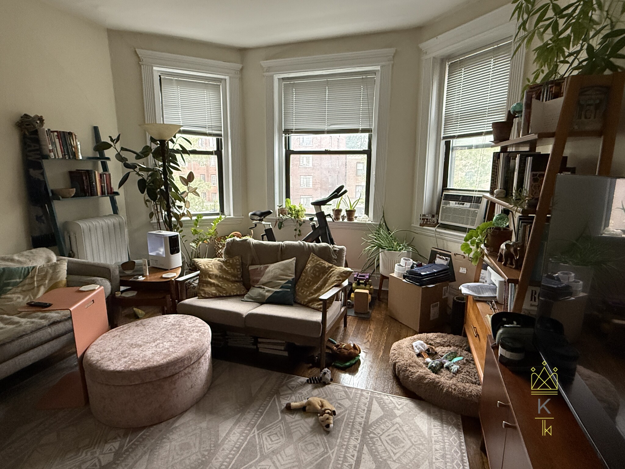 1963 Commonwealth Ave, Brighton