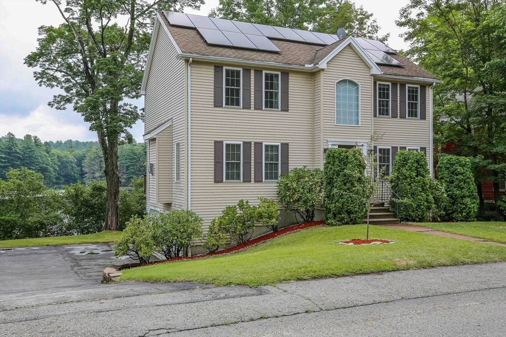 142 Olean St, Tatnuck