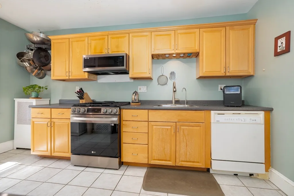 1064 Beacon St, Longwood