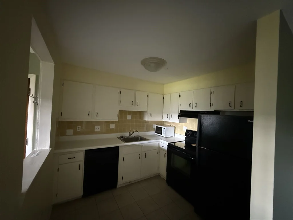 12 Williamsburg Ct, Shrewsbury