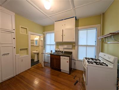 8 Hurlbut St, Neighborhood Nine