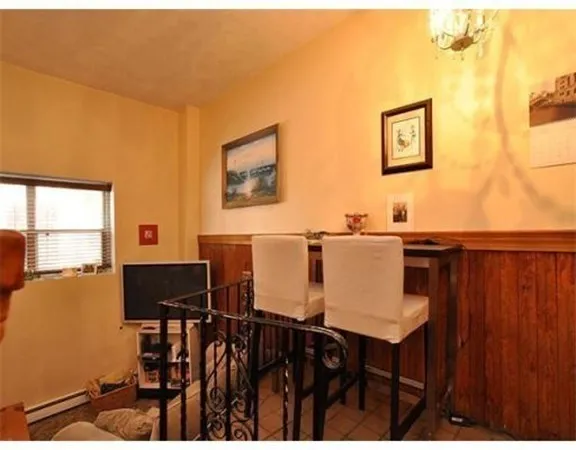 33 Charter St, North End