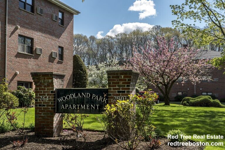 270 Grove St, Auburndale