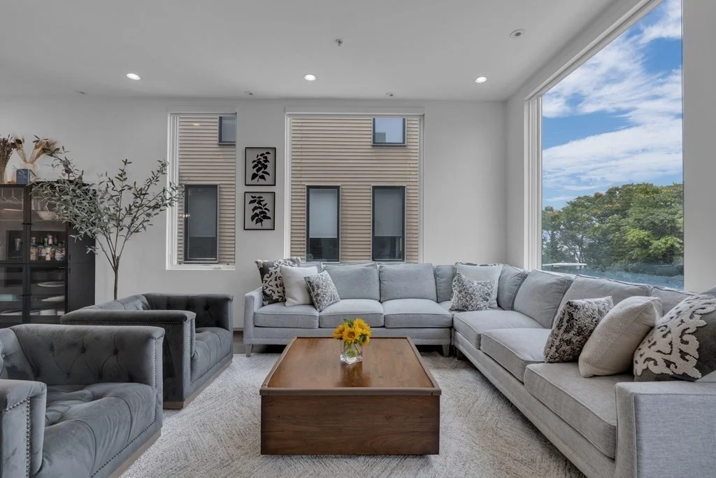 537 E 1st St, South Boston