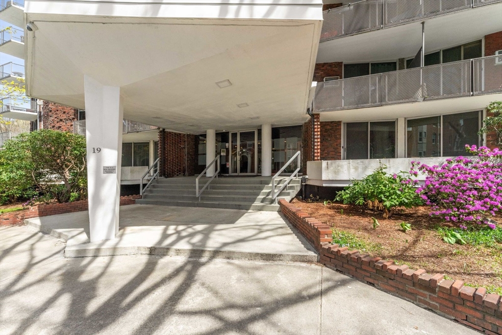 19 Winchester St, Coolidge Corner