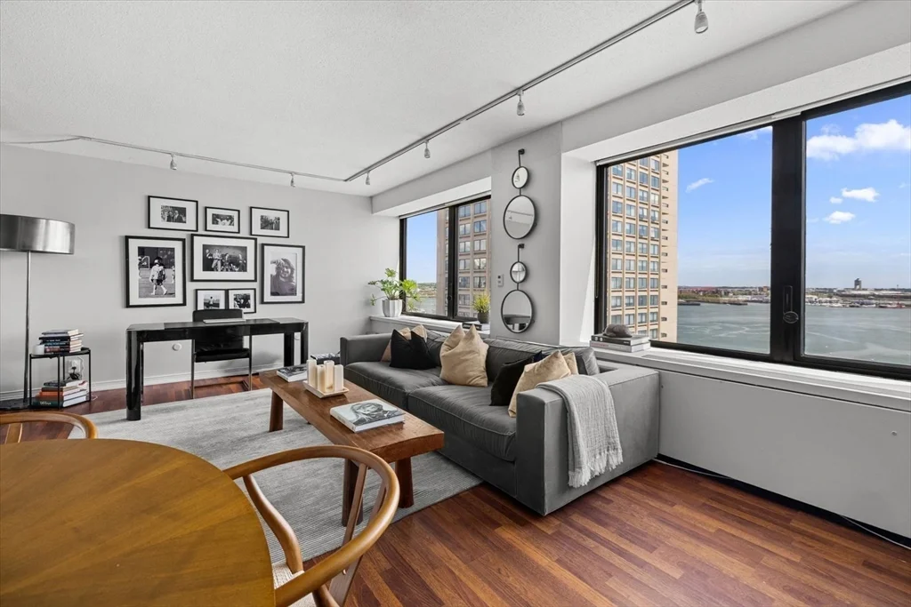 65 East India Row, Waterfront