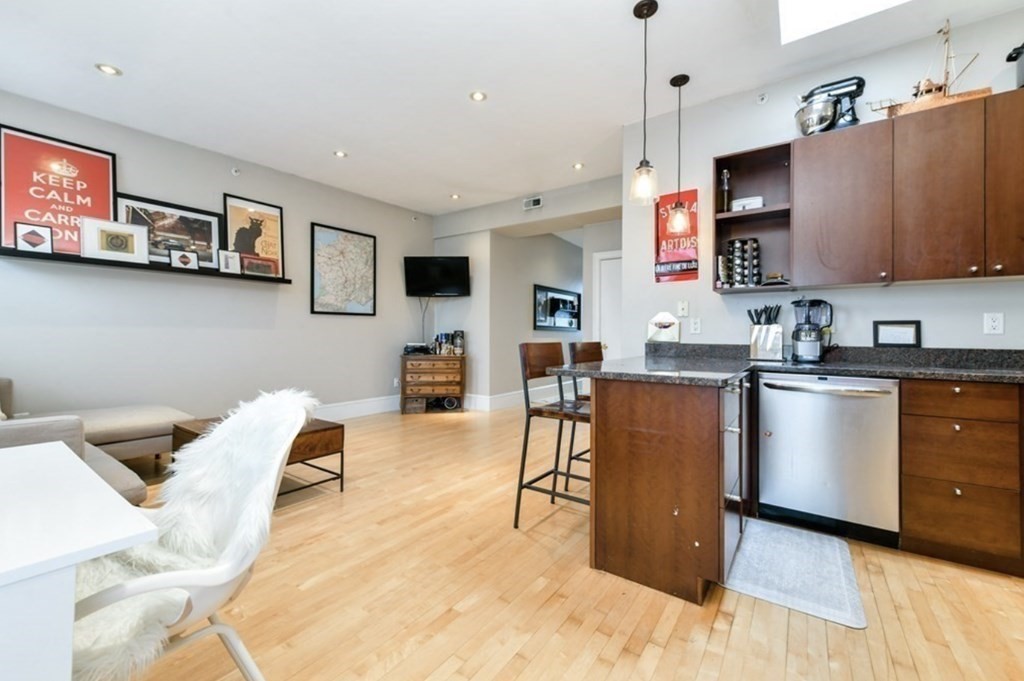 137-139 D St, South Boston