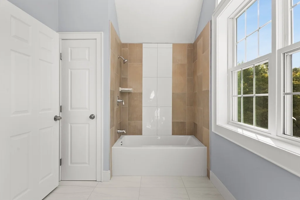 24 Country Club Dr, Plymouth