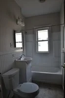 654 Metropolitan Ave, Hyde Park
