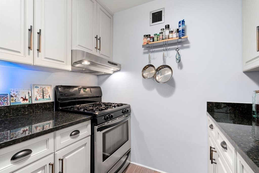 42 8th St, Charlestown