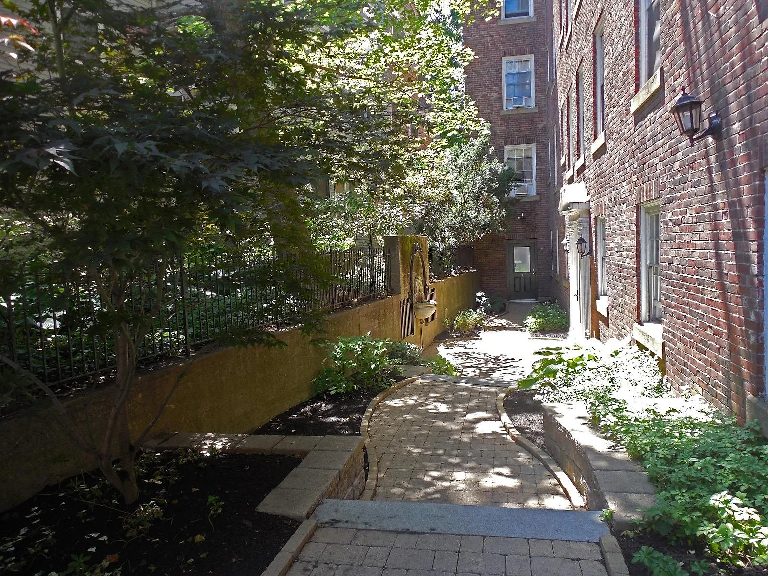 24 Chauncy St, Neighborhood Nine