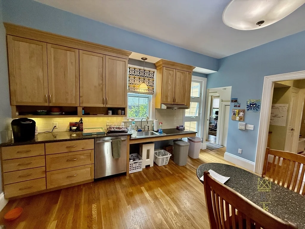 77 Fair Oaks Ave, Newton