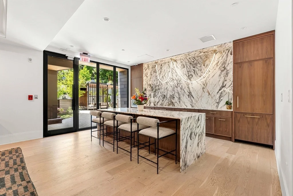 100 Linden St, Wellesley