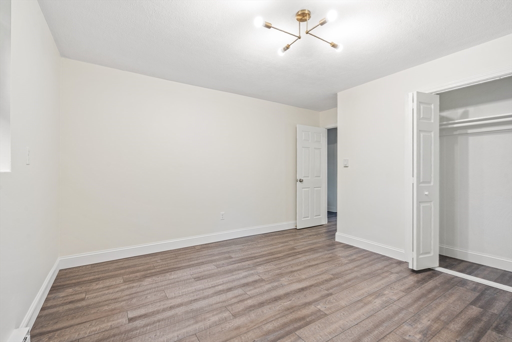 5 Walker Rd, North Andover