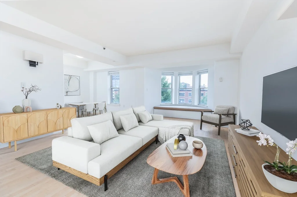 910 Beacon St, Fenway