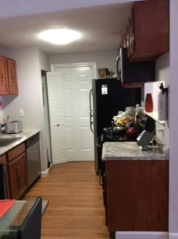 5 Thoreau Ct, Natick