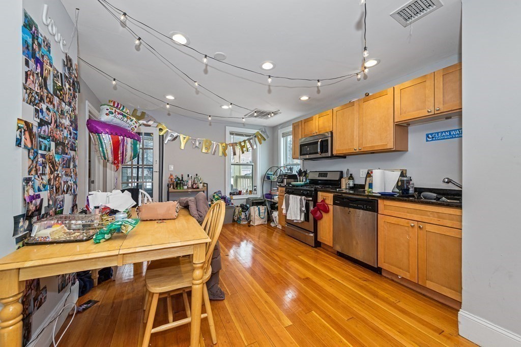 44 Hillside St, Mission Hill