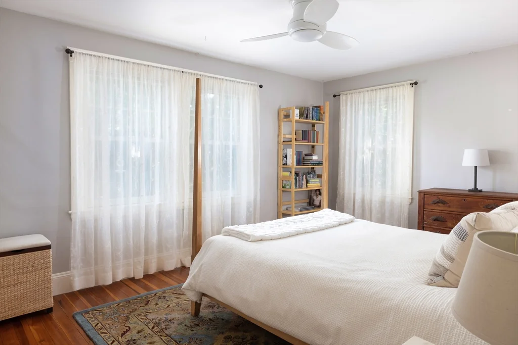 160 Allen Ave, Waban