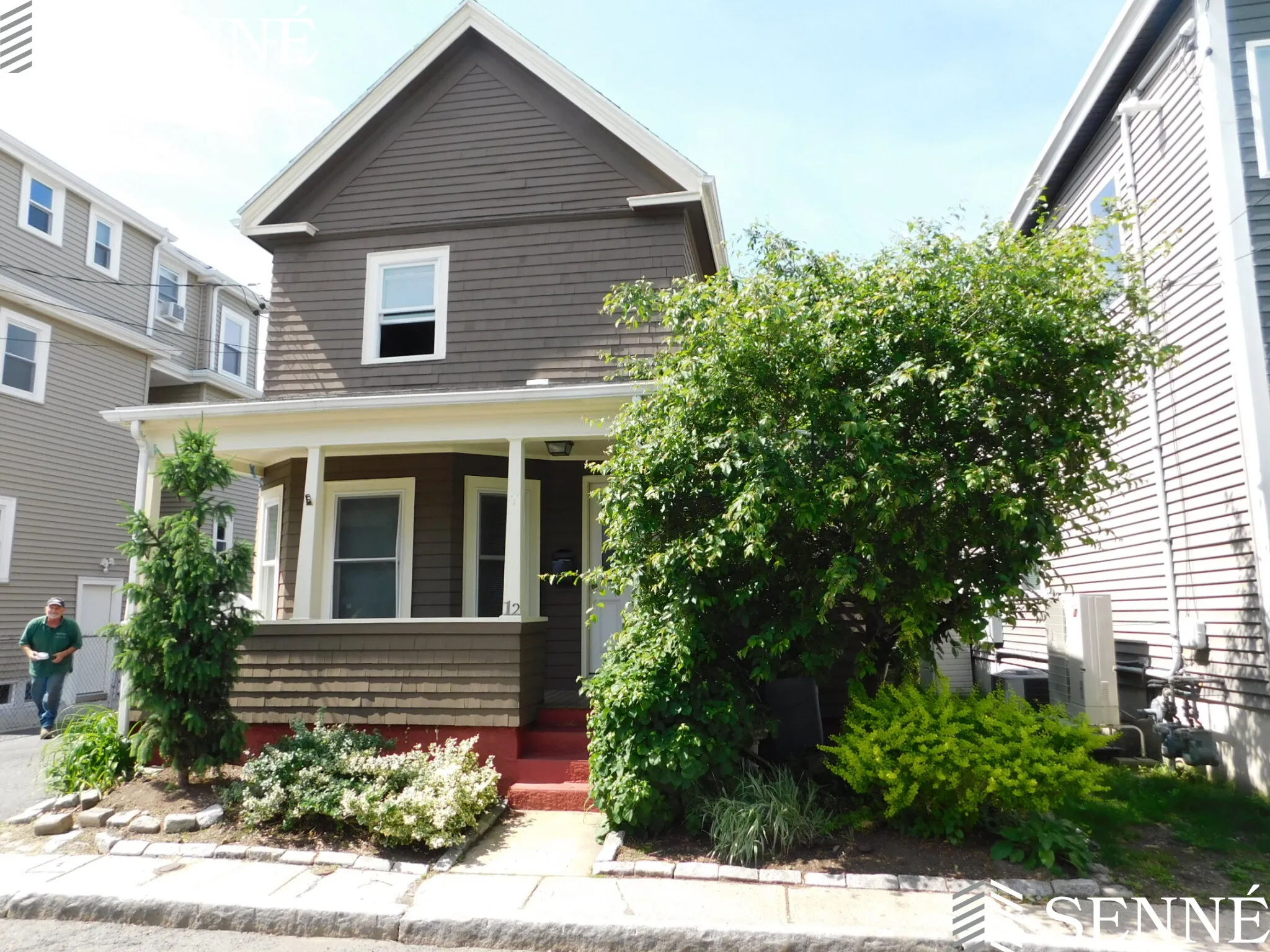 12 Fisk Ave, Magoun Square