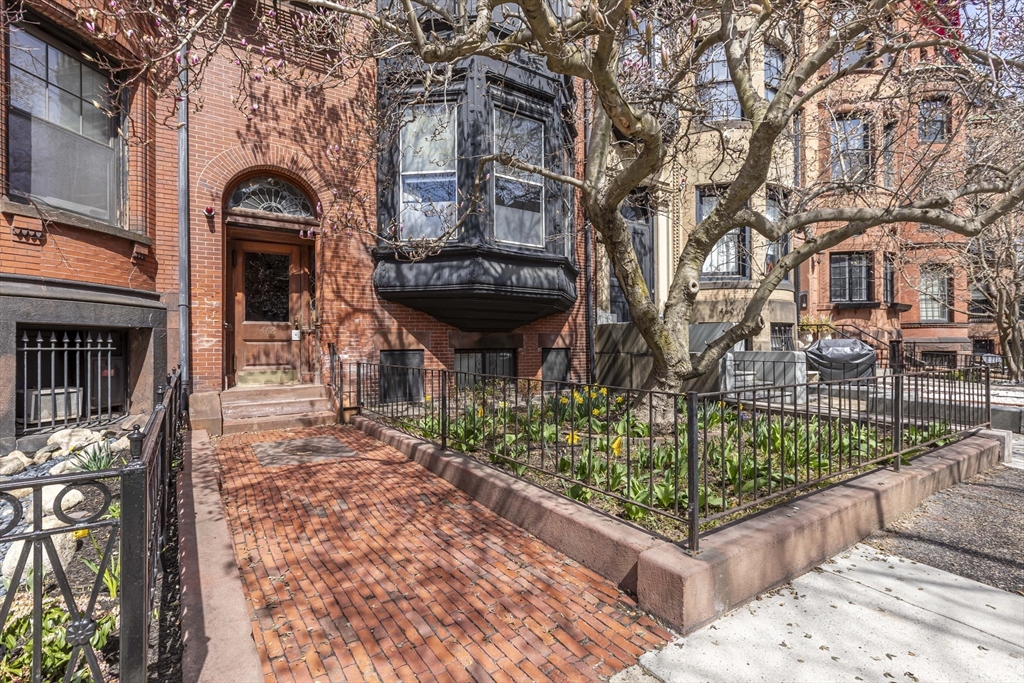 462 Beacon St, Back Bay