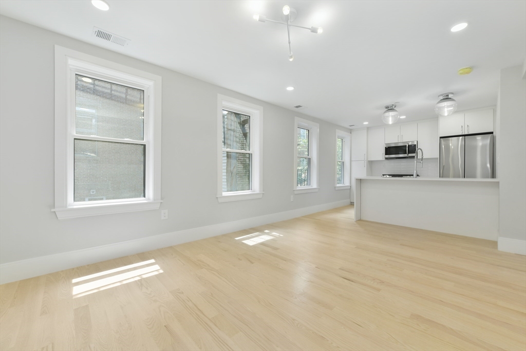 10 Lamson Ct, East Boston