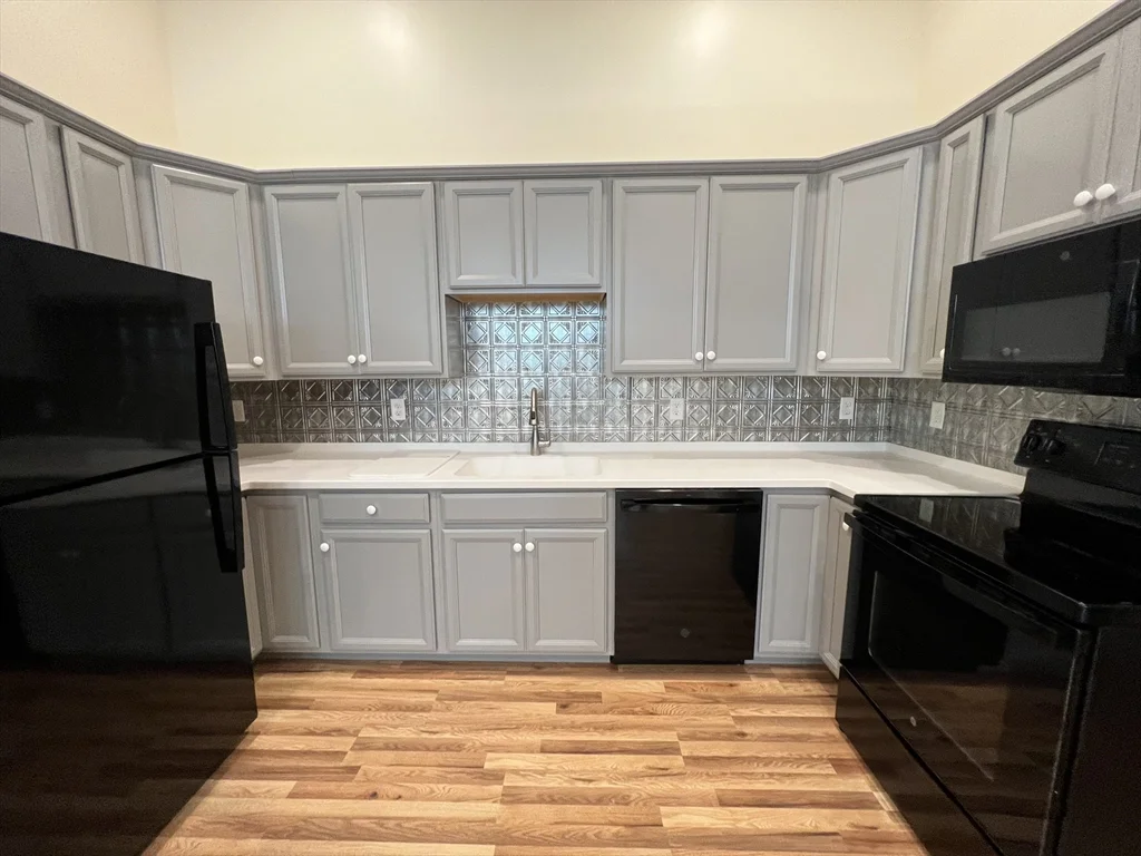 352 Manchaug Rd, Sutton