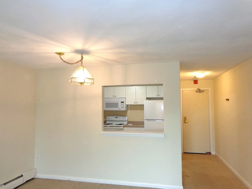 32 Whites Ave, East Watertown