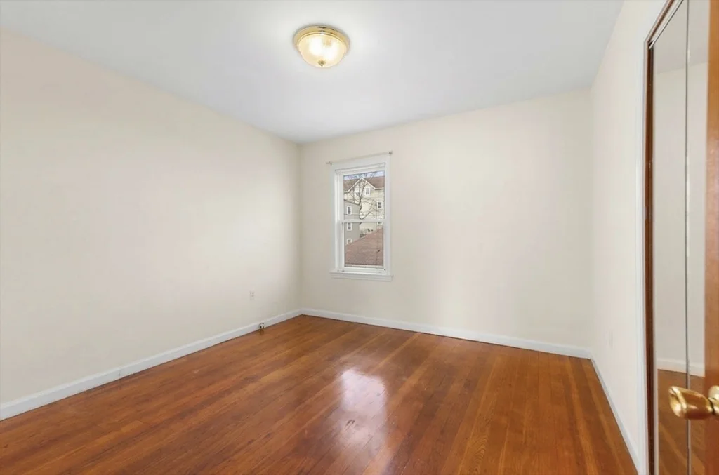 344 Snell St, Fall River