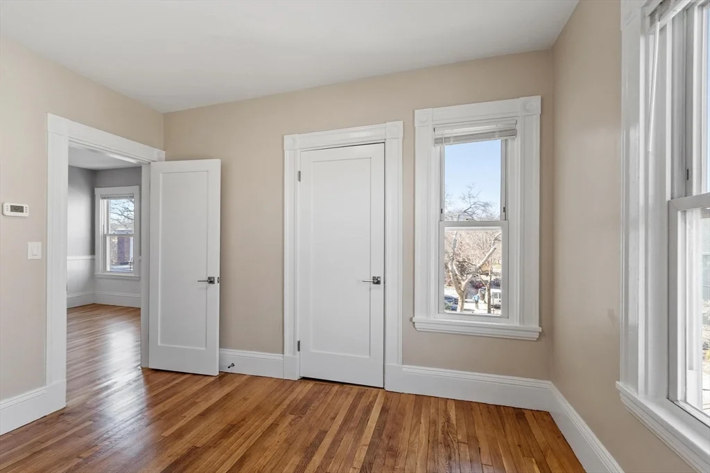 1590 Cambridge St, Mid-Cambridge