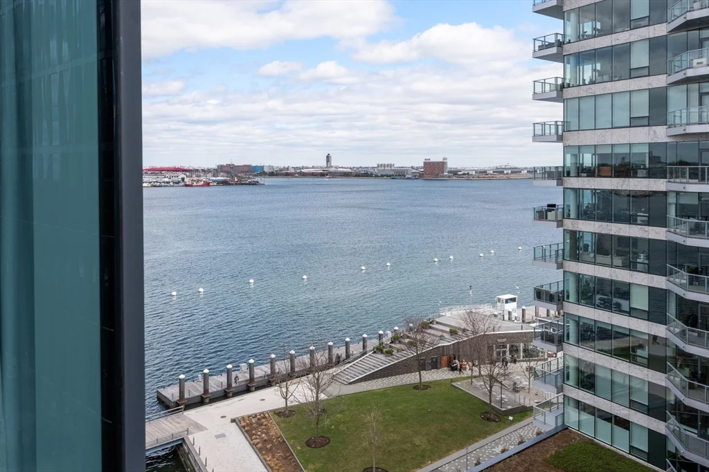 22 Liberty Dr, Seaport District