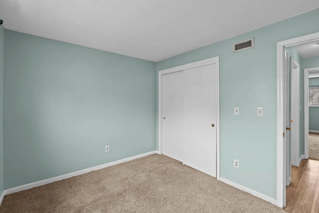 5455 N Main St, Fall River