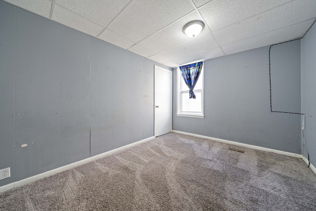 48 Rocliffe St, Fall River