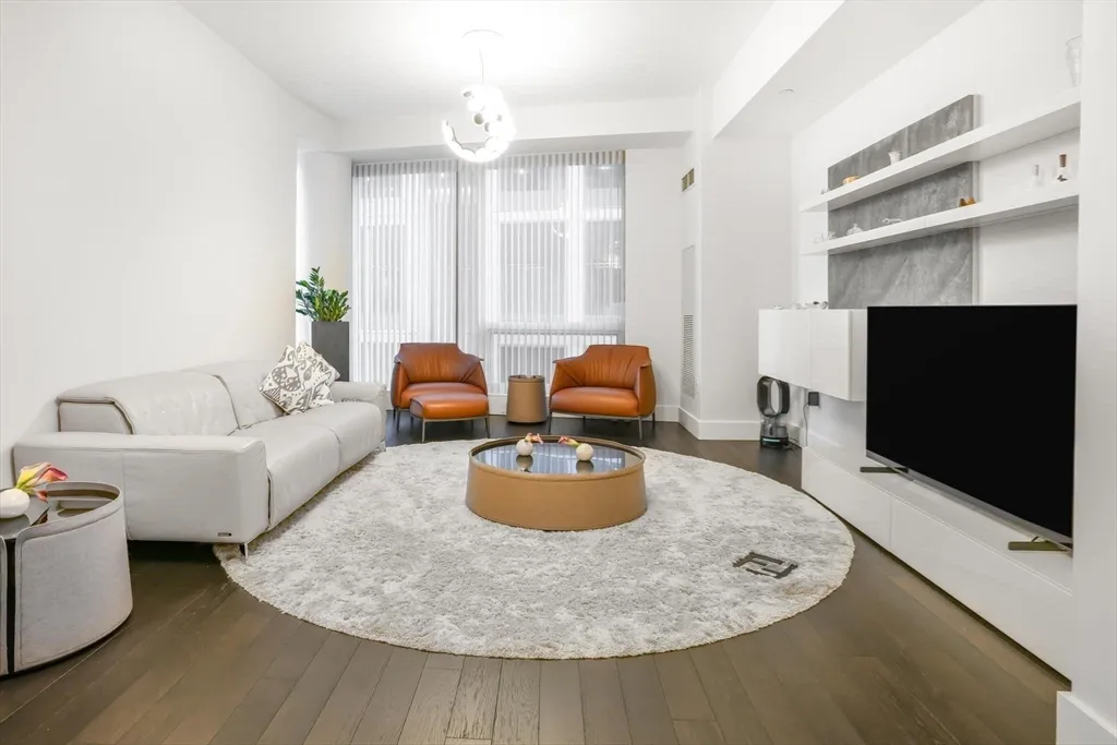 22 Liberty Dr, Seaport District