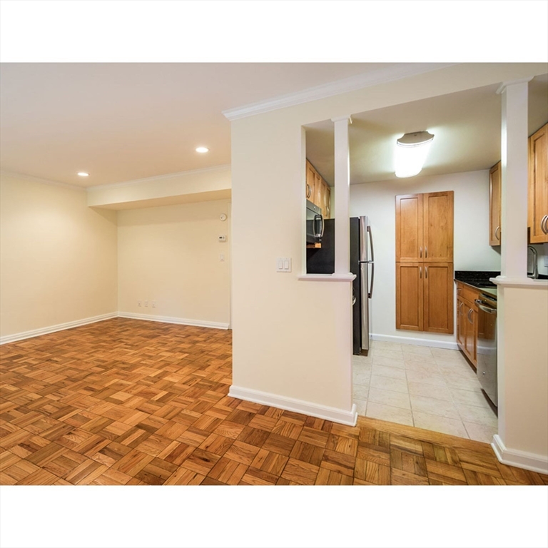 39 Thornton Rd, Chestnut Hill