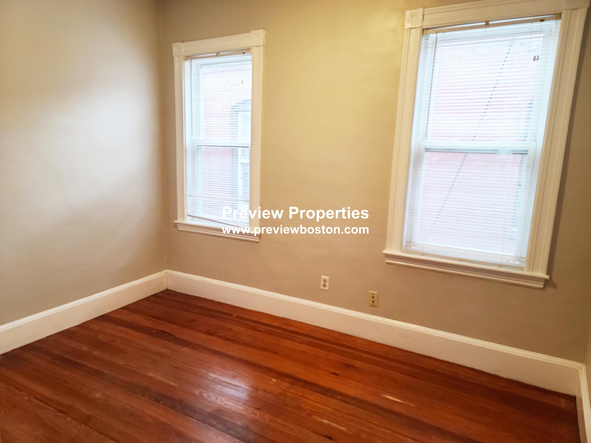 348 Faneuil St, Oak Square