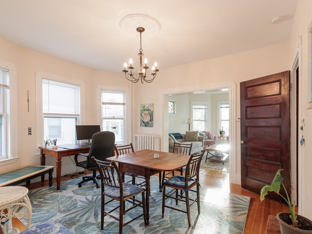 13 Oxford Ave, Belmont