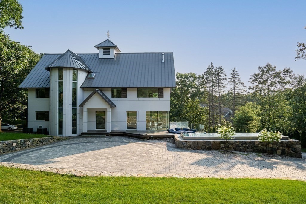 30 Whipple Rd, Lexington