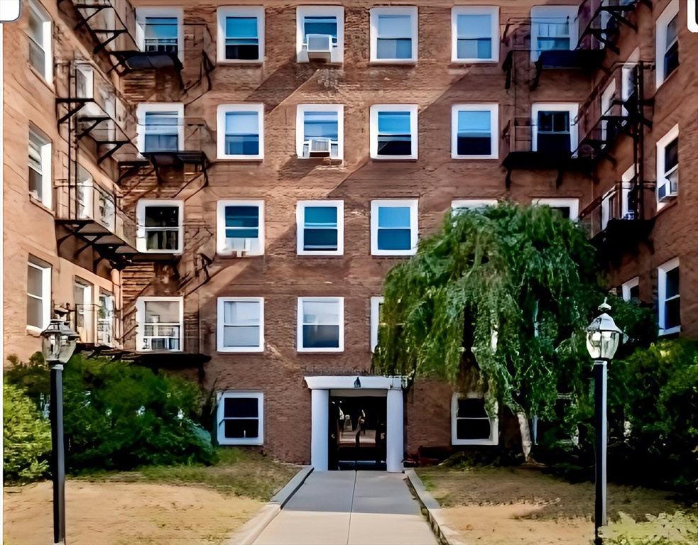 395 Broadway, Mid-Cambridge