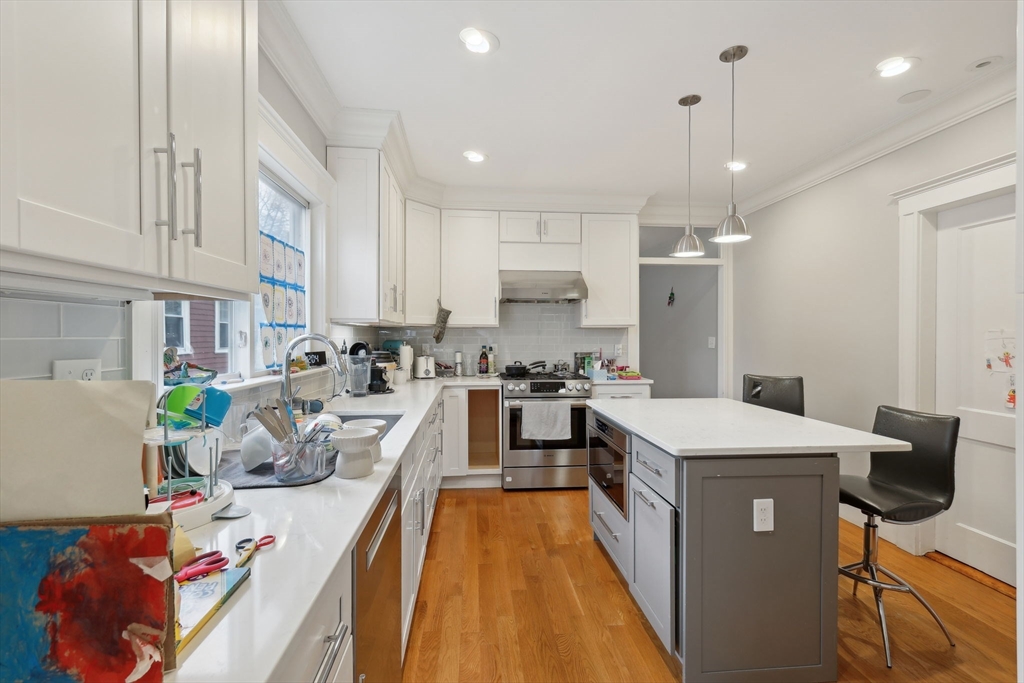 18 Hamilton Rd, Somerville