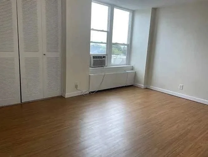 872 Massachusetts Ave, Riverside