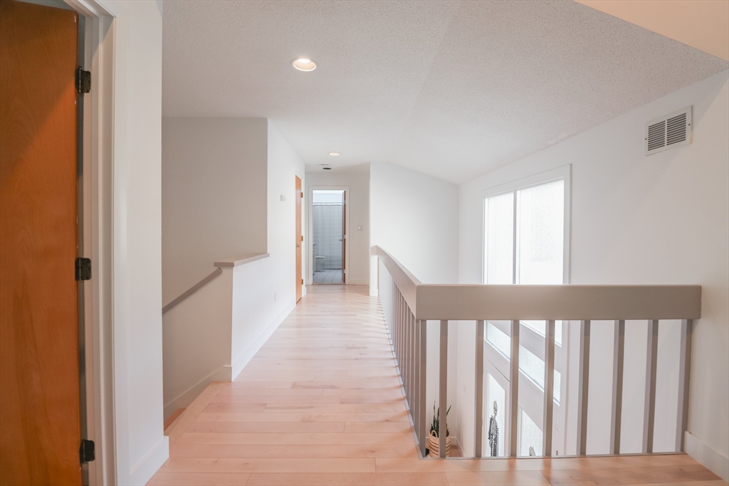 15 Thoreau Dr, Easton