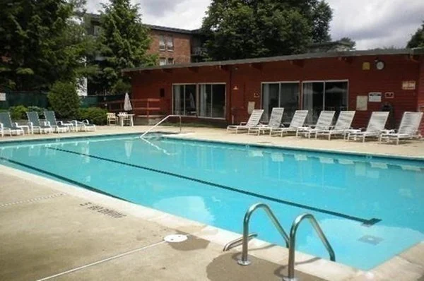 44 Broadlawn, Chestnut Hill