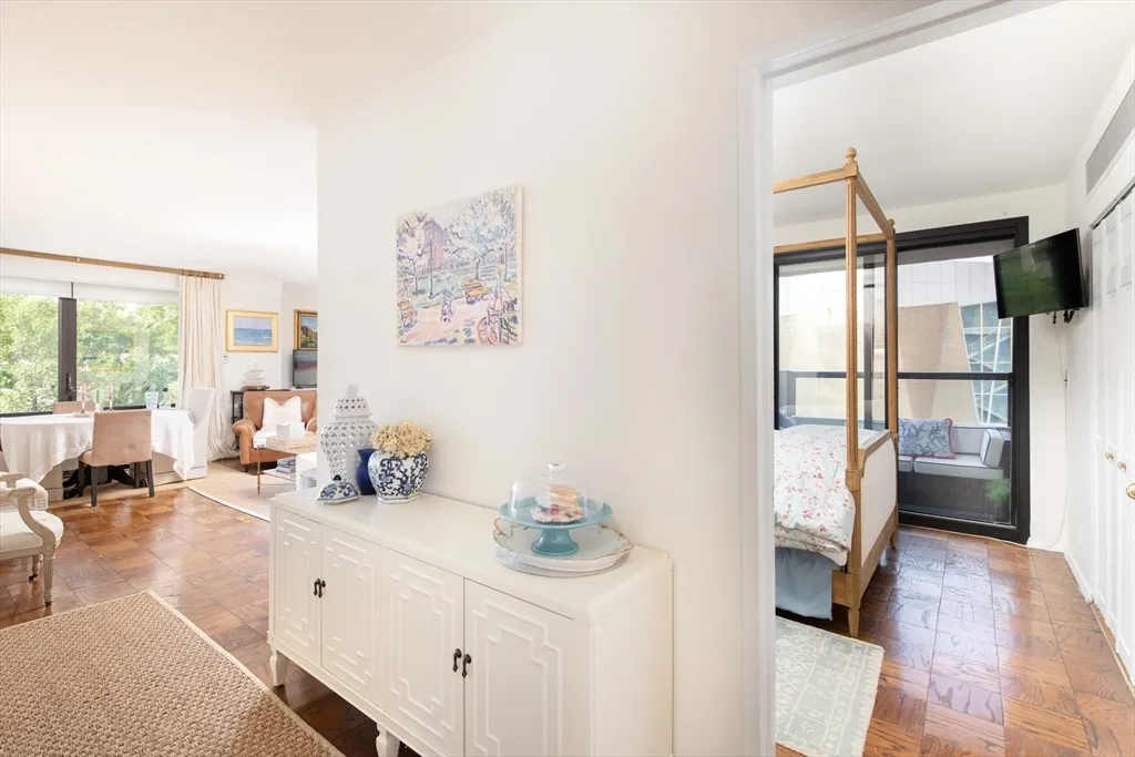 85 E India Row, Waterfront