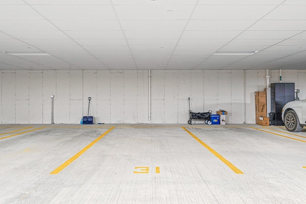 2 Stratton Dr, Woburn