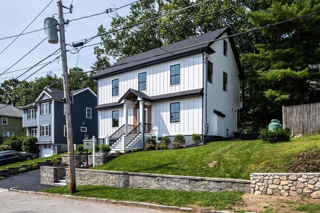 92 Dothan St, Arlington