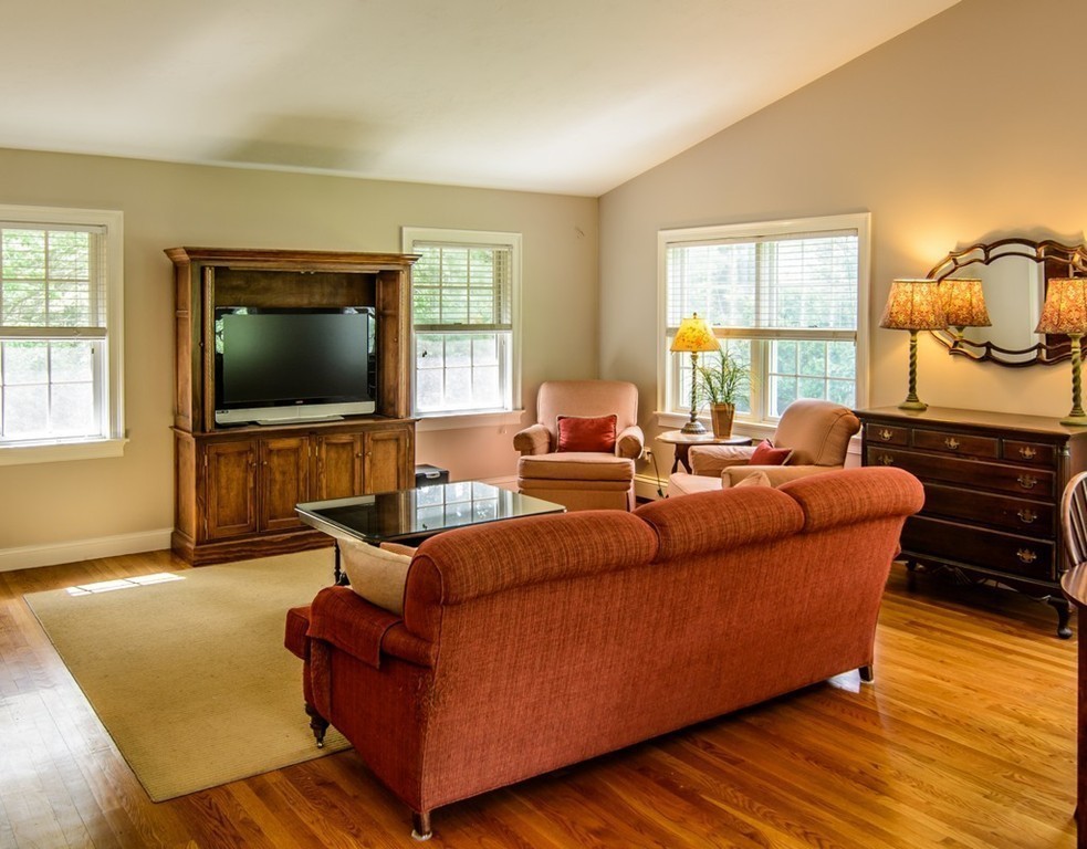 253 W Main St, Westborough